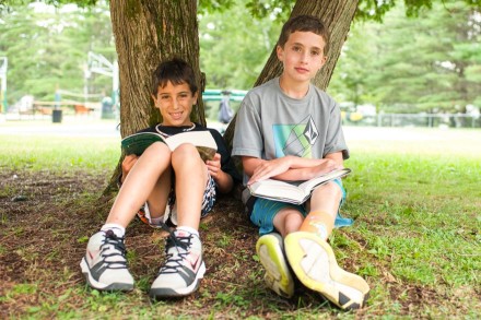 boys-read-under-tree